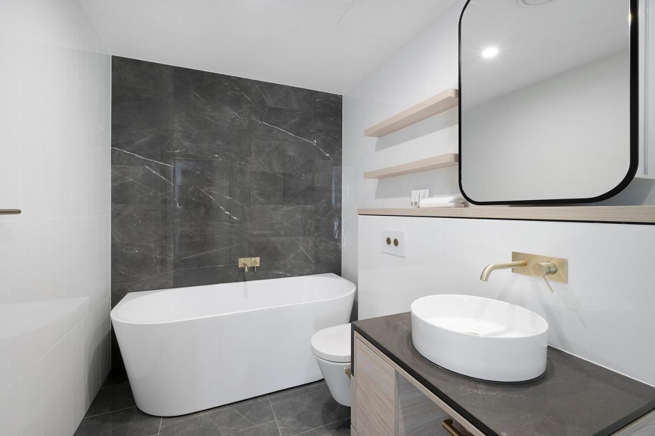 גולד קוסט Sea View Beachfront Apartment In Surfers מראה חיצוני תמונה